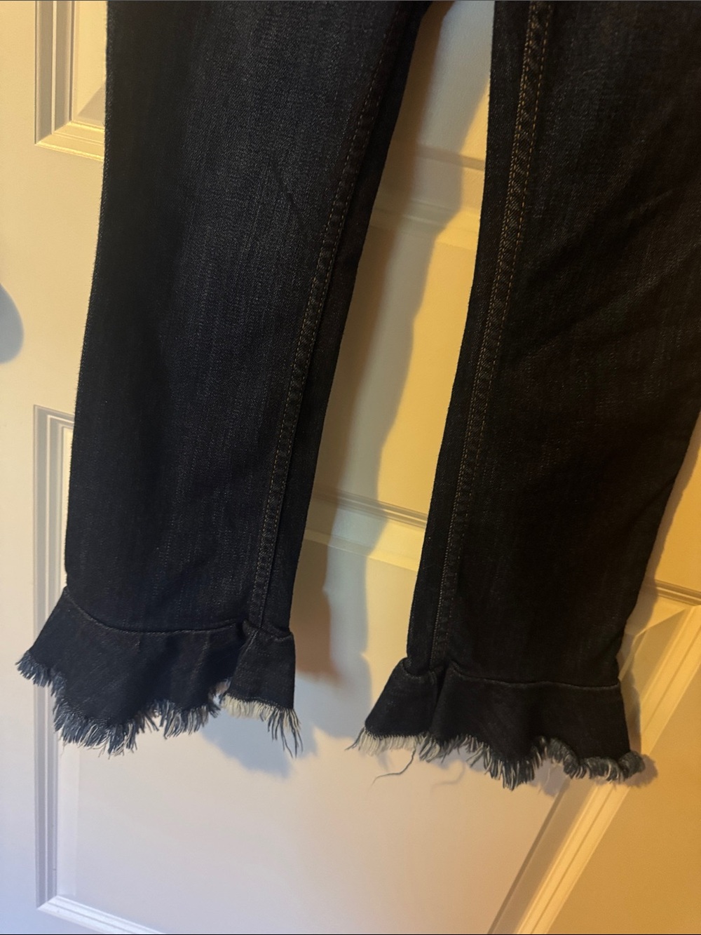 Alice + Olivia‎ LA Cropped Fringe Stretch ruffled hem cropped blue jeans 24 - Picture 8 of 8